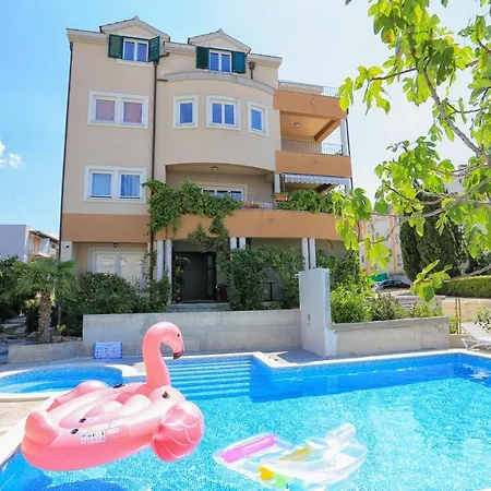 And With A Swimming Pool - 15676 3* スプリト