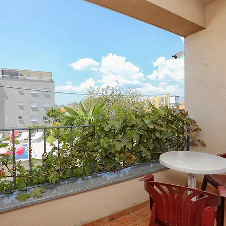 Guest house And With A Swimming Pool - 15676 Split