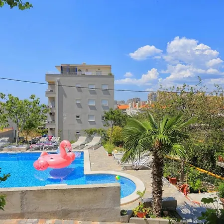 Guest house And With A Swimming Pool - 15676